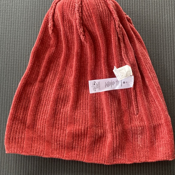 Lululemon hat - Picture 4 of 5